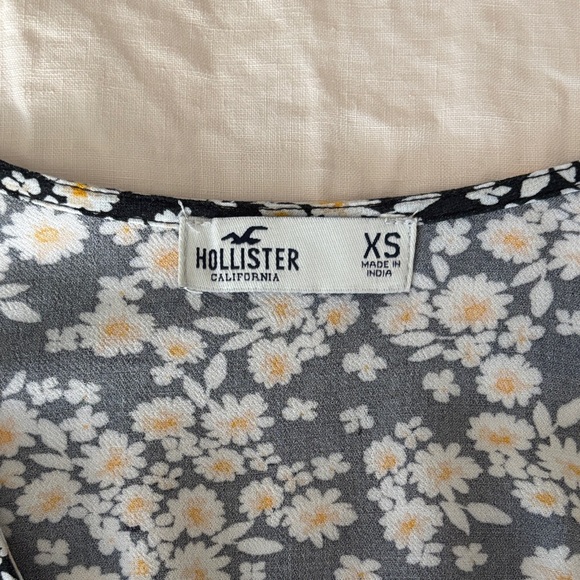 Floral Top - Picture 2 of 6